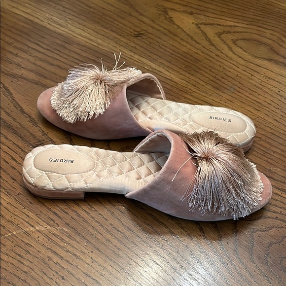 Birdies The Songbird Slippers with Decorative Pom-Poms, size 8.5 - Picture 8 of 11